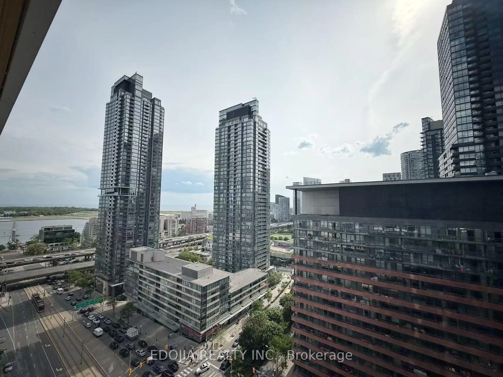 Photo 6 of Unit 1901, 3 Concord Cityplace Way, Toronto, Waterfront Communities — HOMEH