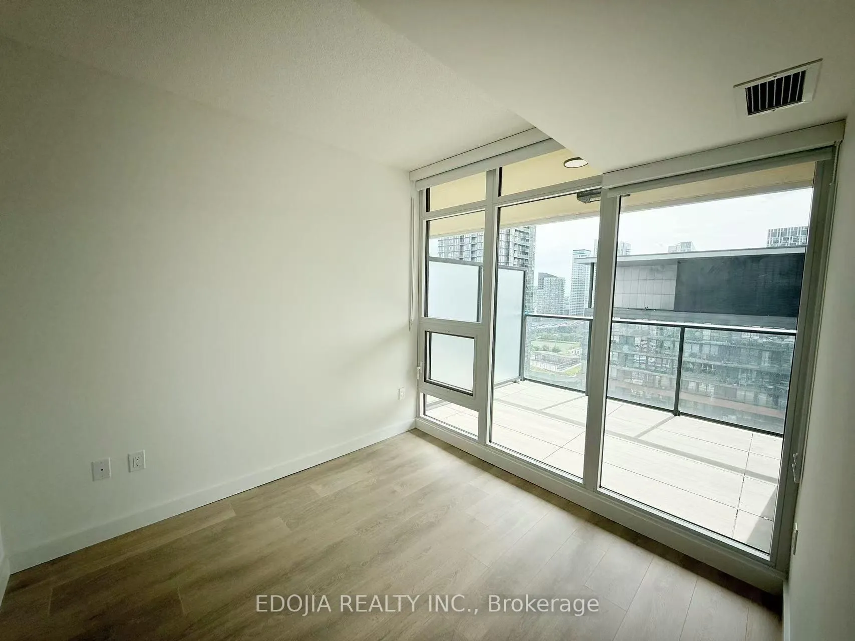 Photo 7 of Unit 1901, 3 Concord Cityplace Way, Toronto, Waterfront Communities — HOMEH
