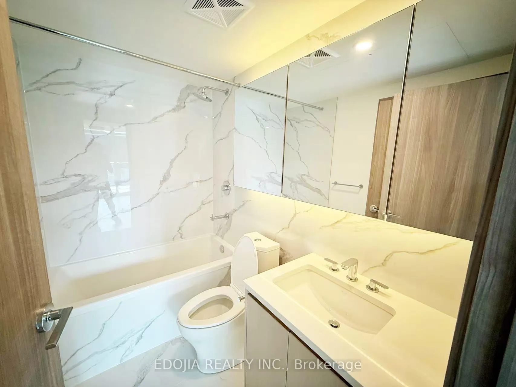 Photo 8 of Unit 1901, 3 Concord Cityplace Way, Toronto, Waterfront Communities — HOMEH