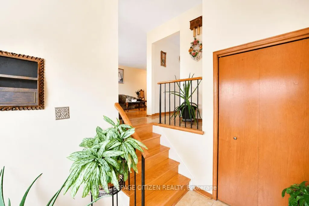 Photo 6 of 55 Kittiwake Avenue, Etobicoke, West Humber-Clairville — HOMEH