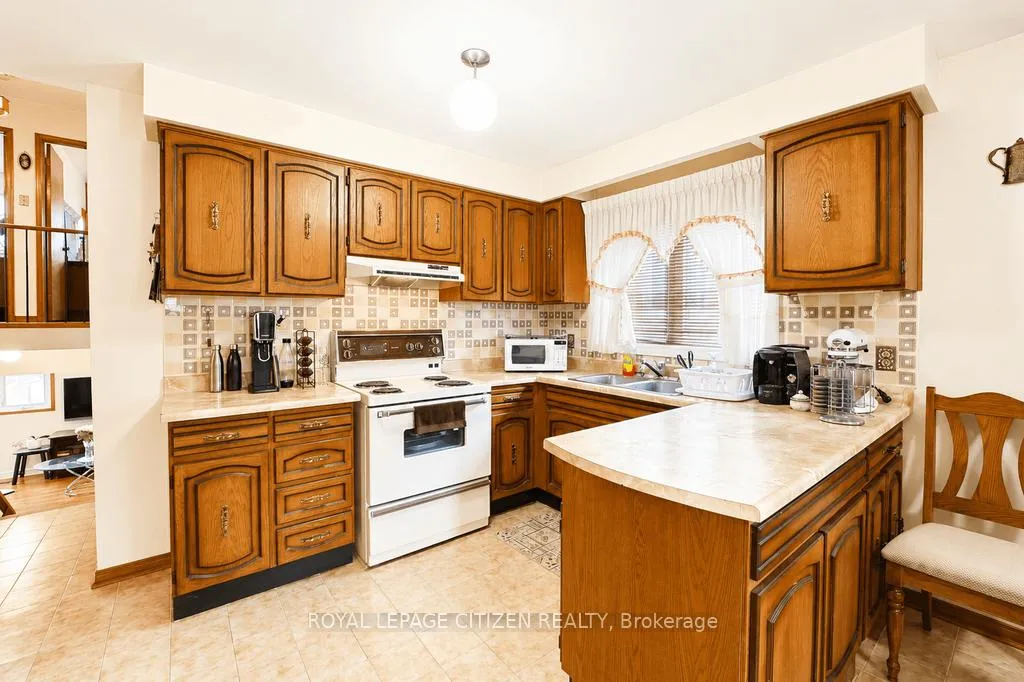 Photo 7 of 55 Kittiwake Avenue, Etobicoke, West Humber-Clairville — HOMEH