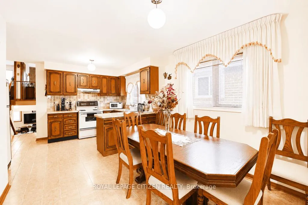 Photo 8 of 55 Kittiwake Avenue, Etobicoke, West Humber-Clairville — HOMEH