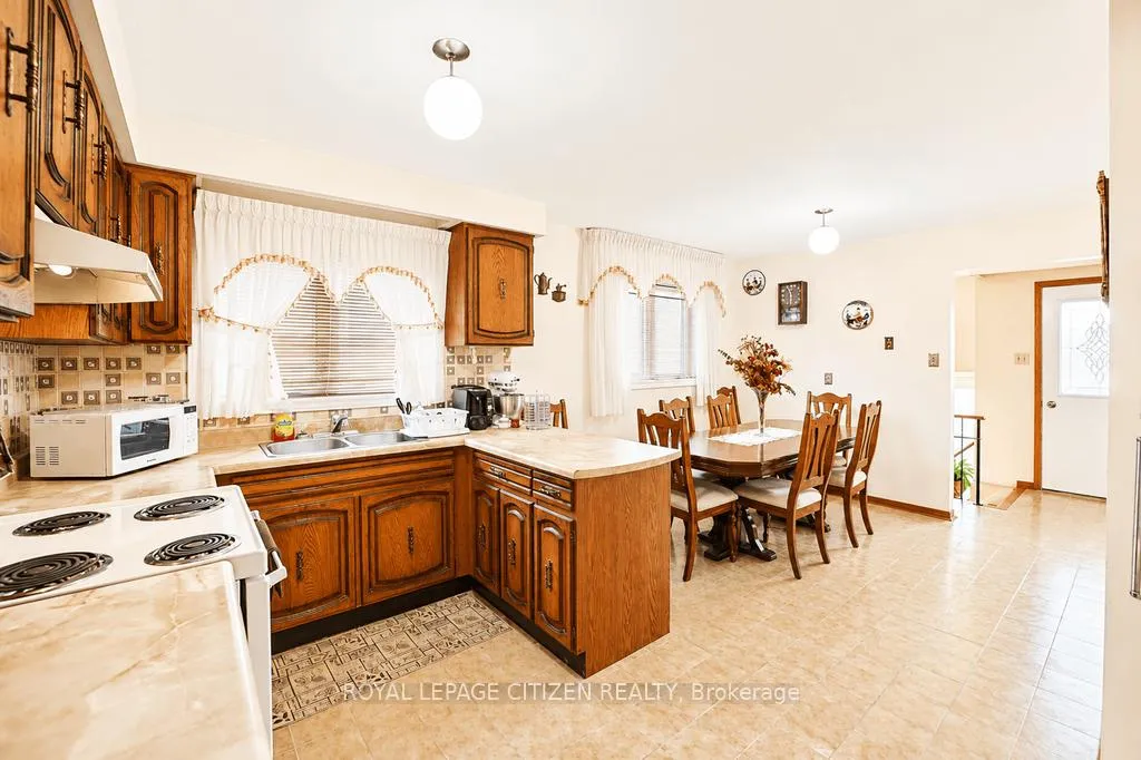 Photo 9 of 55 Kittiwake Avenue, Etobicoke, West Humber-Clairville — HOMEH