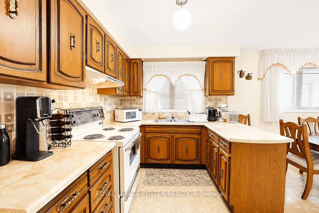 Photo 10 of 55 Kittiwake Avenue, Etobicoke, West Humber-Clairville — HOMEH