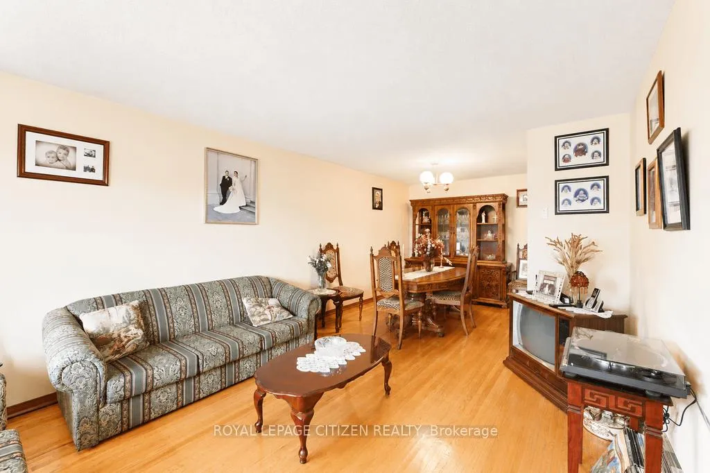 Photo 15 of 55 Kittiwake Avenue, Etobicoke, West Humber-Clairville — HOMEH