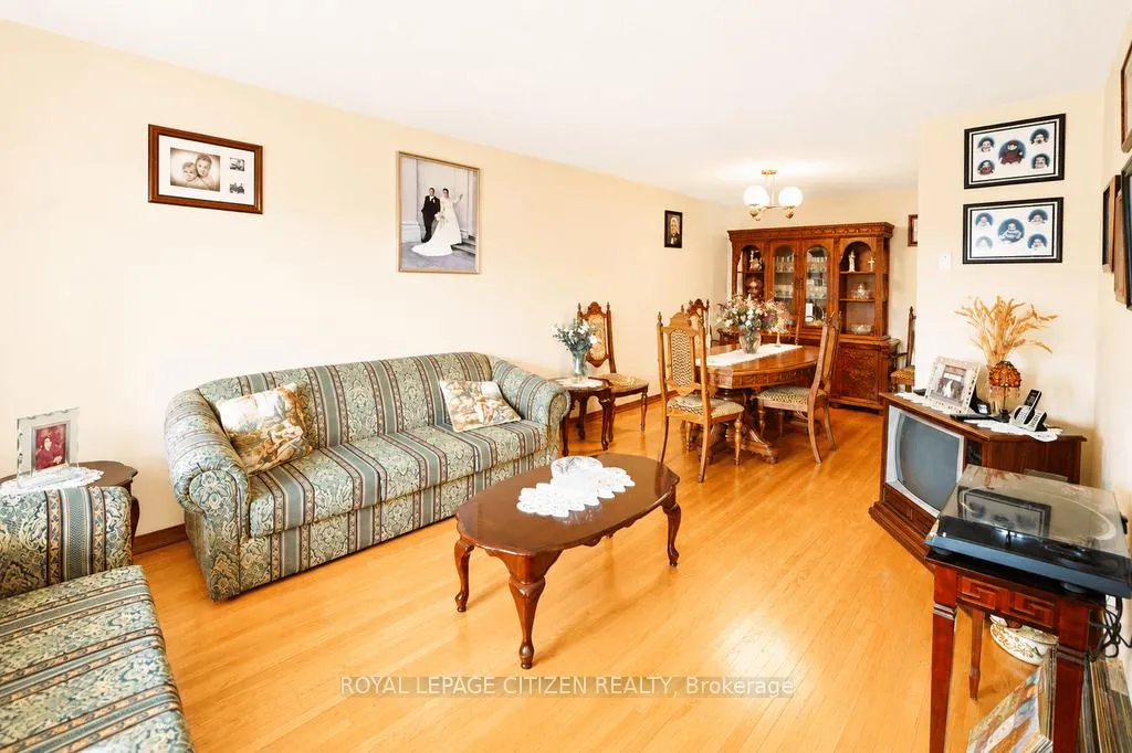 Photo 17 of 55 Kittiwake Avenue, Etobicoke, West Humber-Clairville — HOMEH