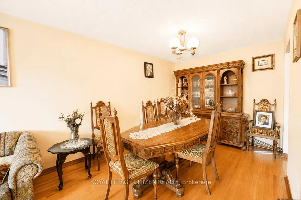 Photo 19 of 55 Kittiwake Avenue, Etobicoke, West Humber-Clairville — HOMEH