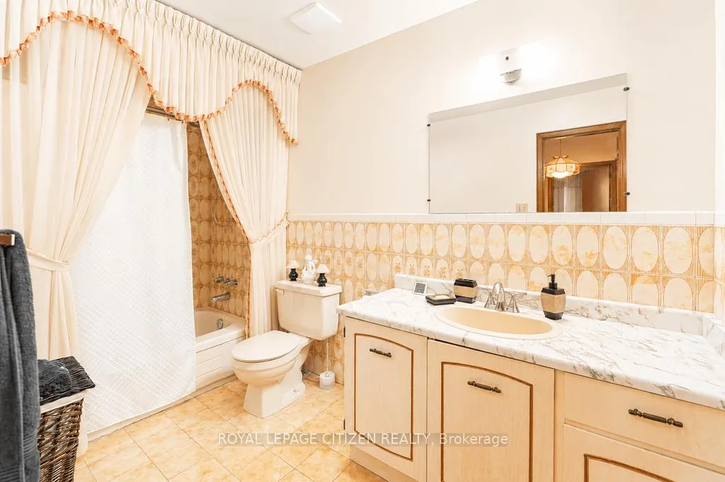 Photo 25 of 55 Kittiwake Avenue, Etobicoke, West Humber-Clairville — HOMEH