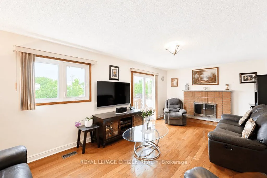 Photo 28 of 55 Kittiwake Avenue, Etobicoke, West Humber-Clairville — HOMEH