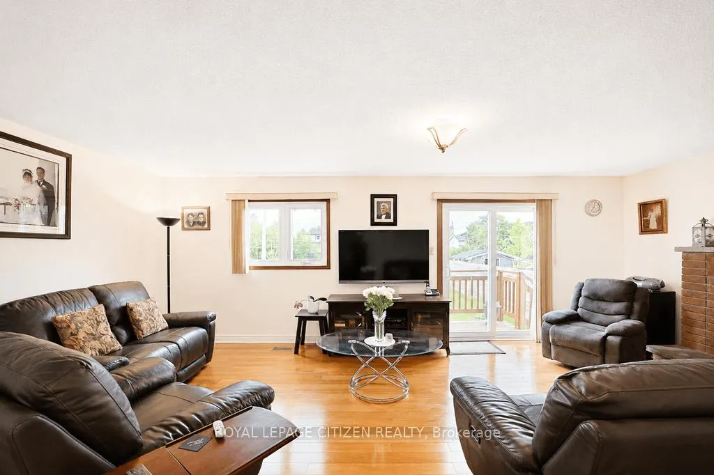 Photo 31 of 55 Kittiwake Avenue, Etobicoke, West Humber-Clairville — HOMEH