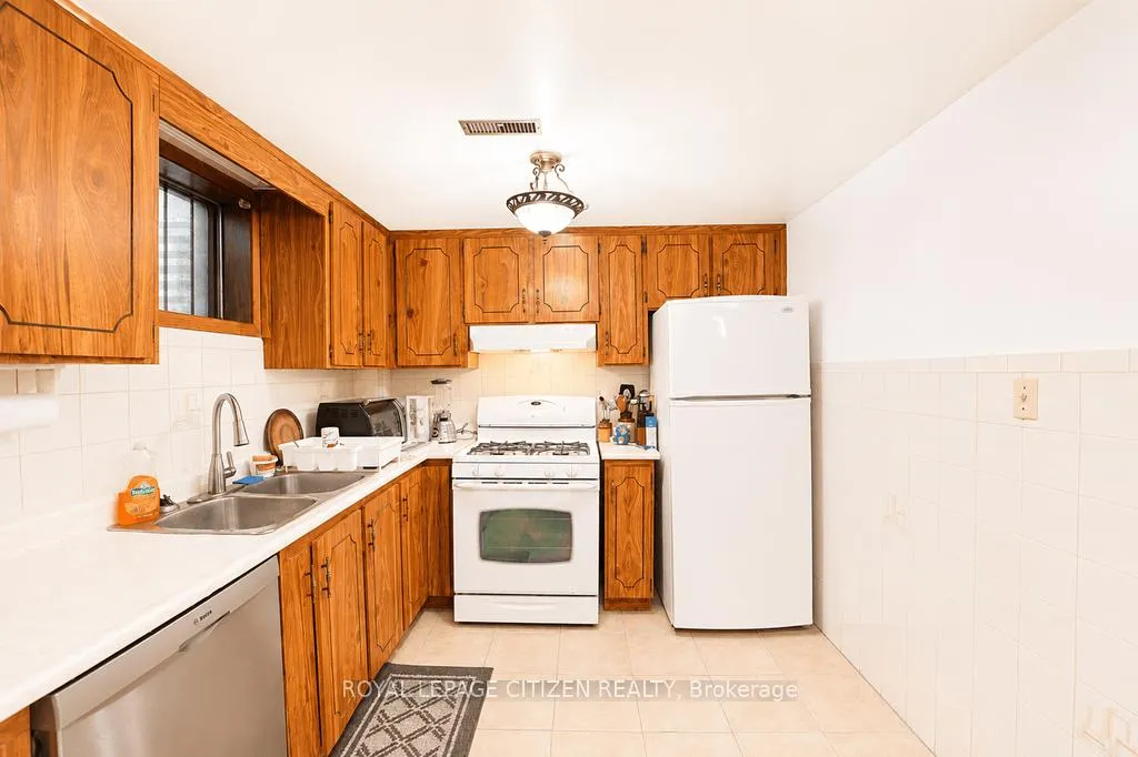 Photo 39 of 55 Kittiwake Avenue, Etobicoke, West Humber-Clairville — HOMEH