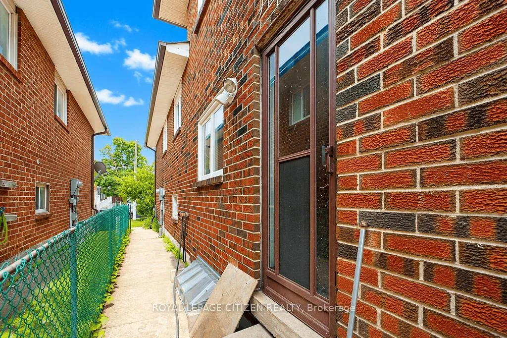 Photo 48 of 55 Kittiwake Avenue, Etobicoke, West Humber-Clairville — HOMEH