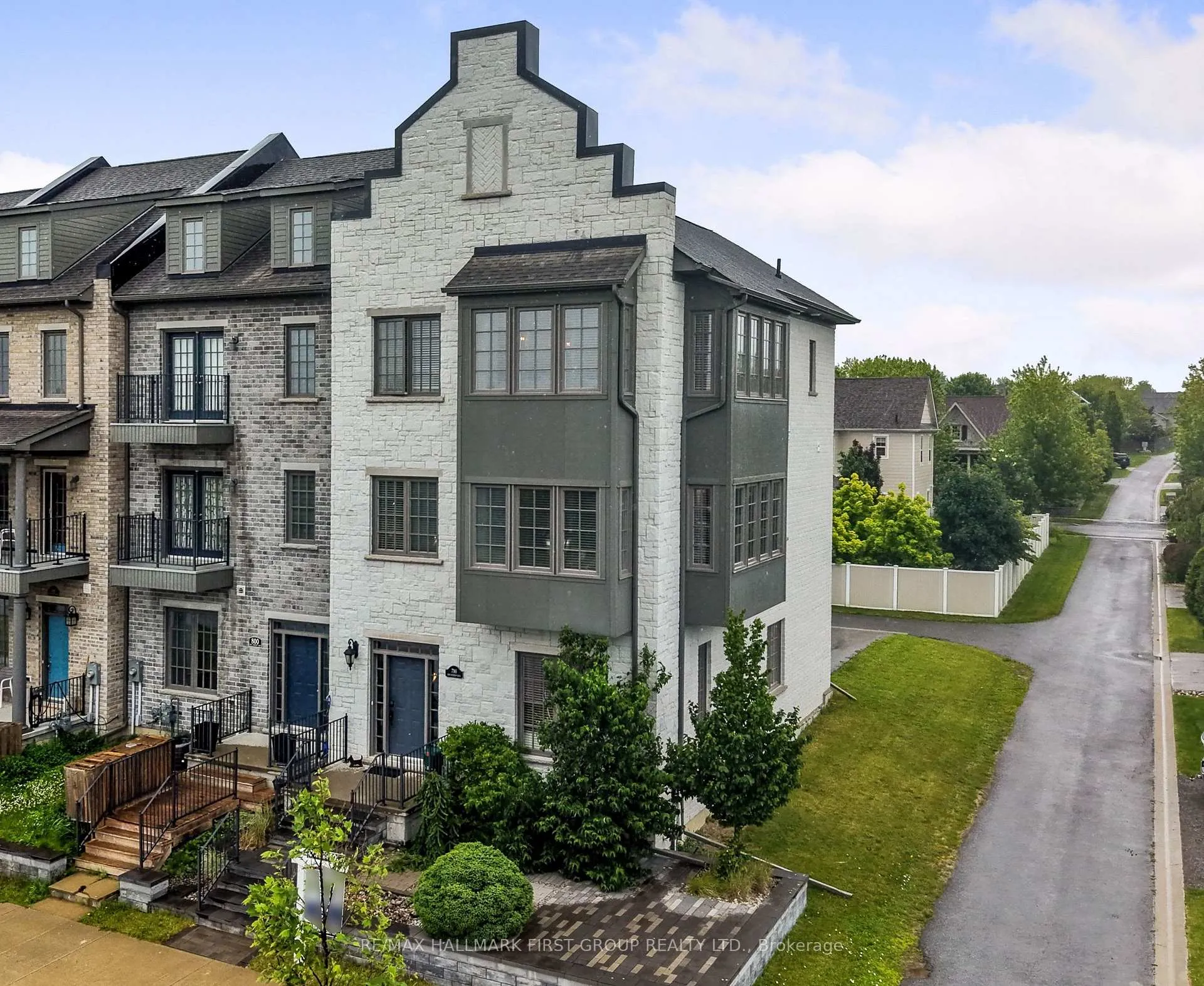 Photo of 798 New Amherst Boulevard