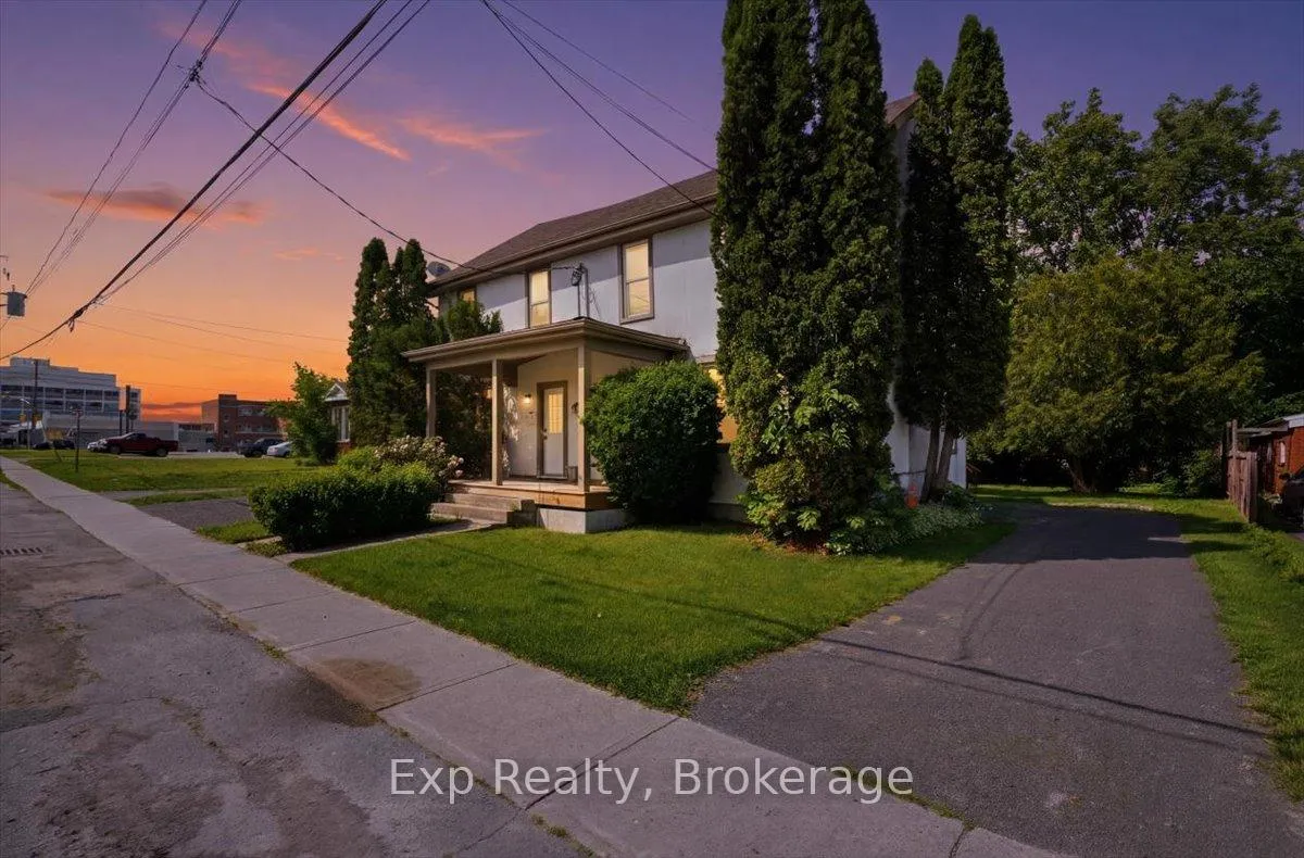 Photo 4 of 130-132 Macdonald Avenue, Belleville, Belleville Ward — HOMEH