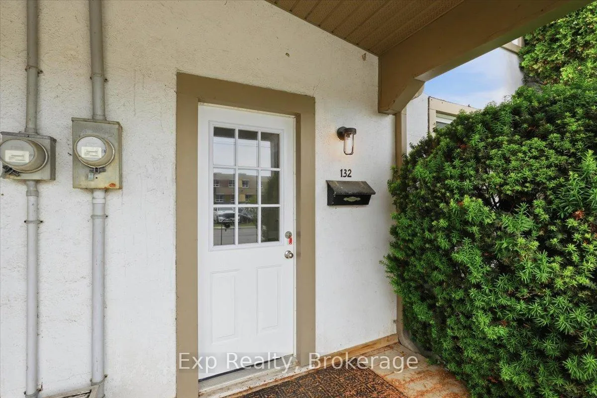 Photo 6 of 130-132 Macdonald Avenue, Belleville, Belleville Ward — HOMEH