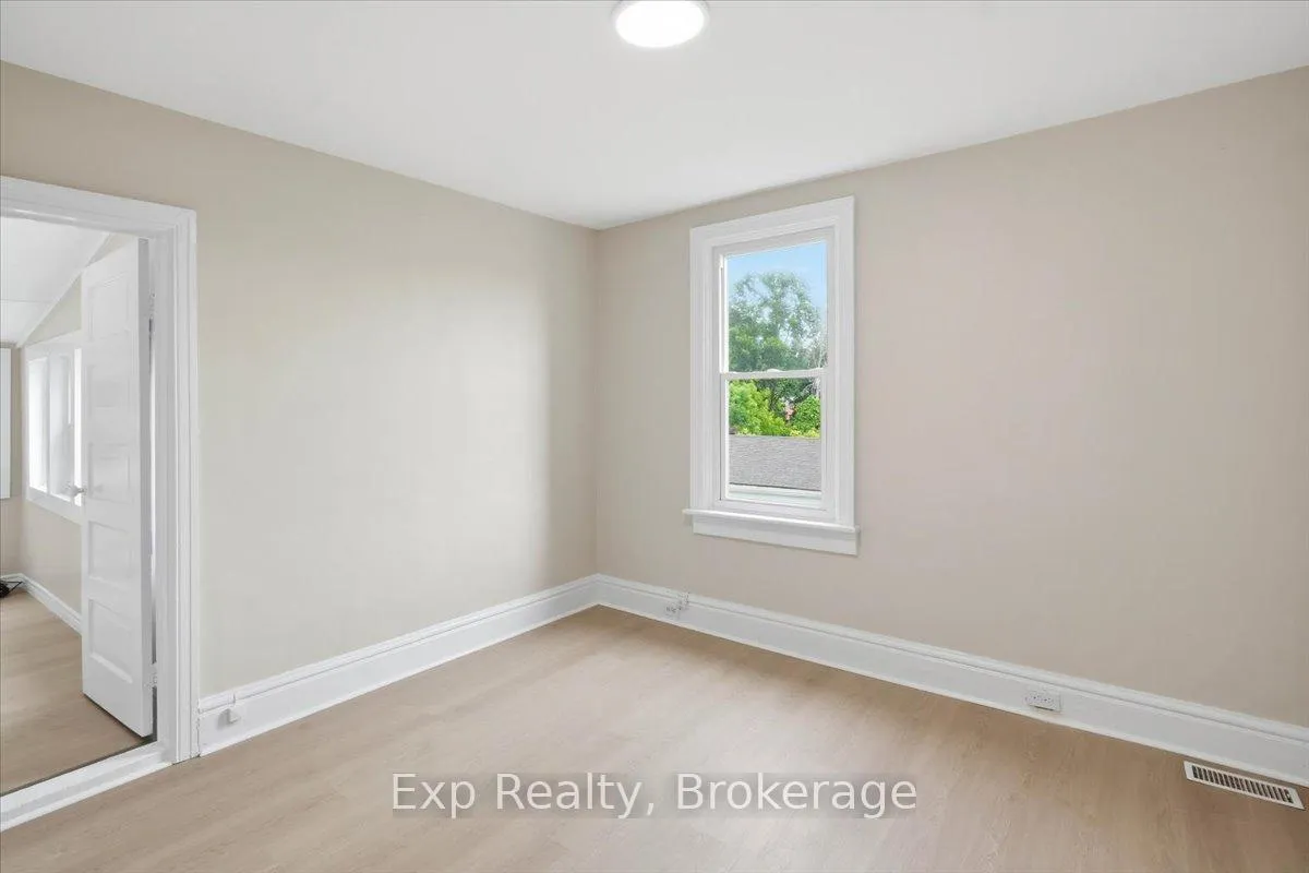 Photo 18 of 130-132 Macdonald Avenue, Belleville, Belleville Ward — HOMEH