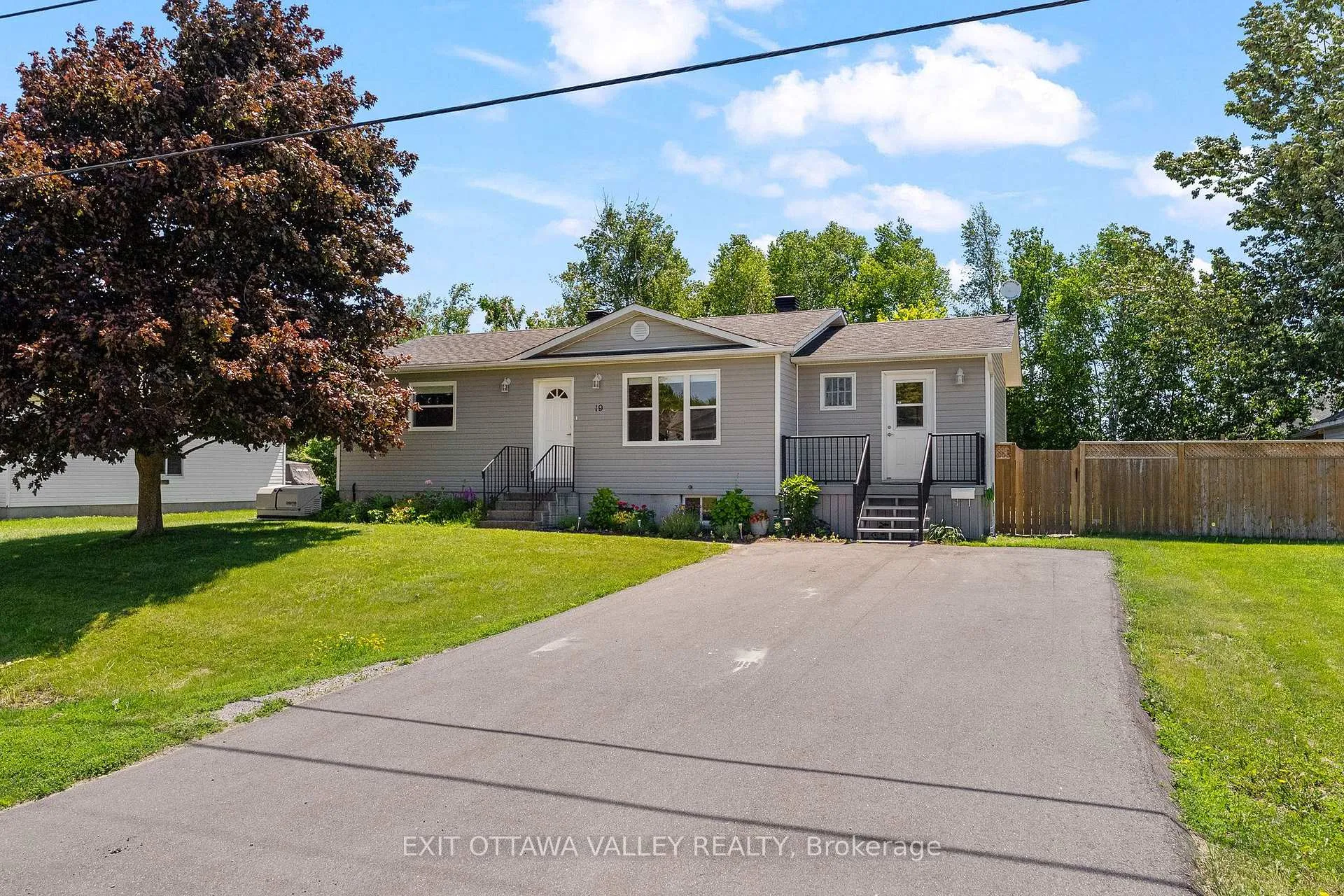 Photo 1 of 19 Vera Crescent, Whitewater Region, Beachburg — HOMEH