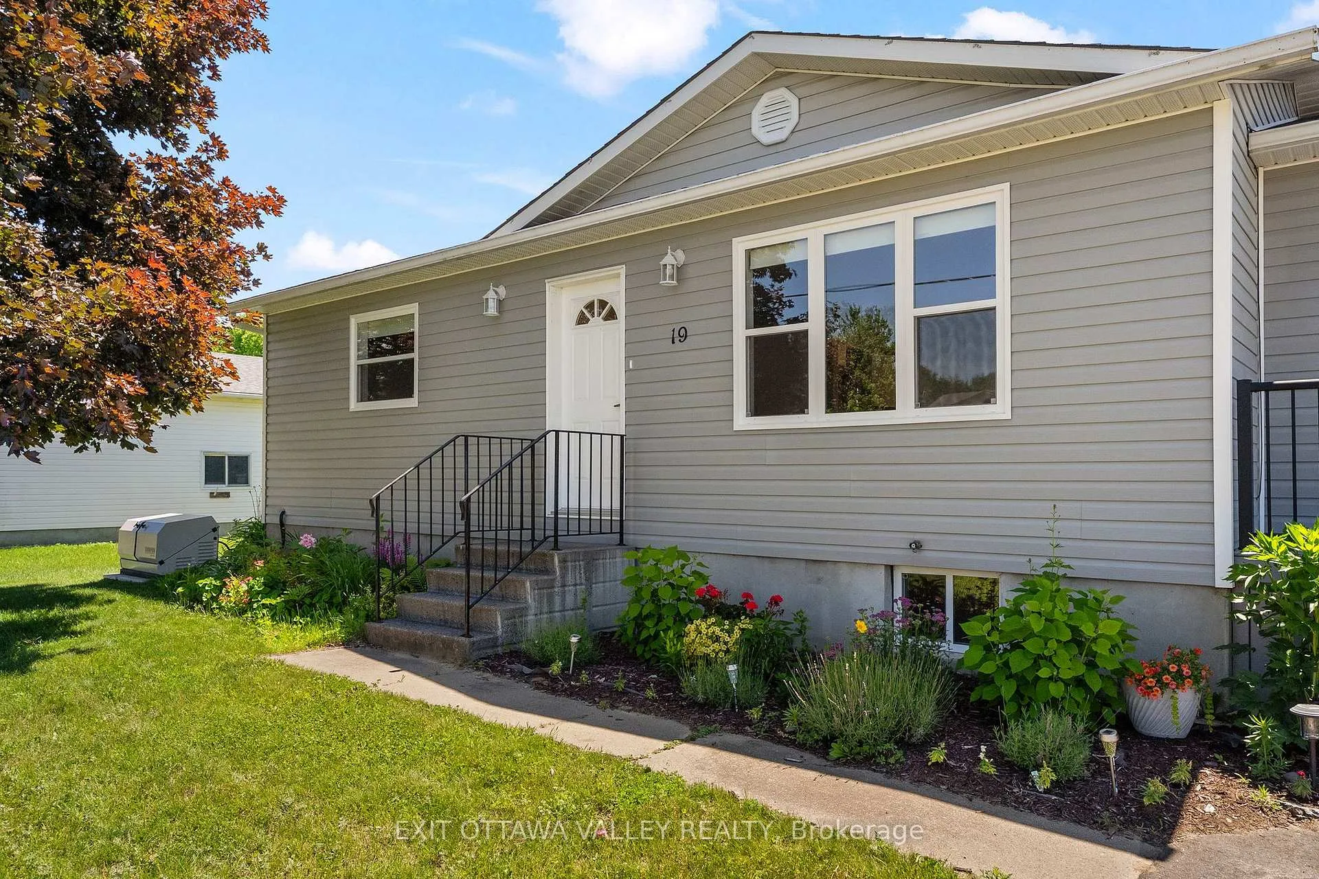 Photo 3 of 19 Vera Crescent, Whitewater Region, Beachburg — HOMEH