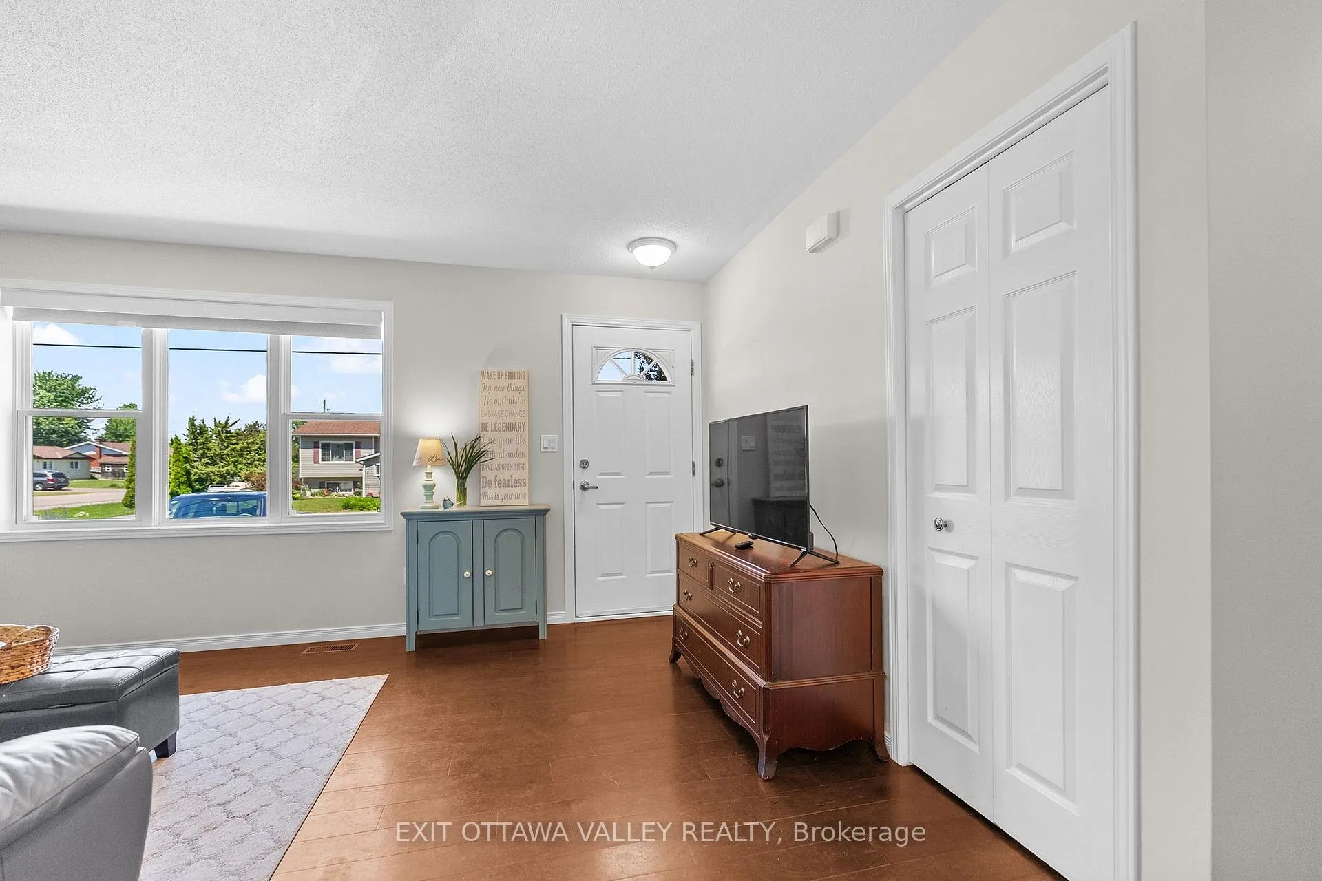 Photo 4 of 19 Vera Crescent, Whitewater Region, Beachburg — HOMEH