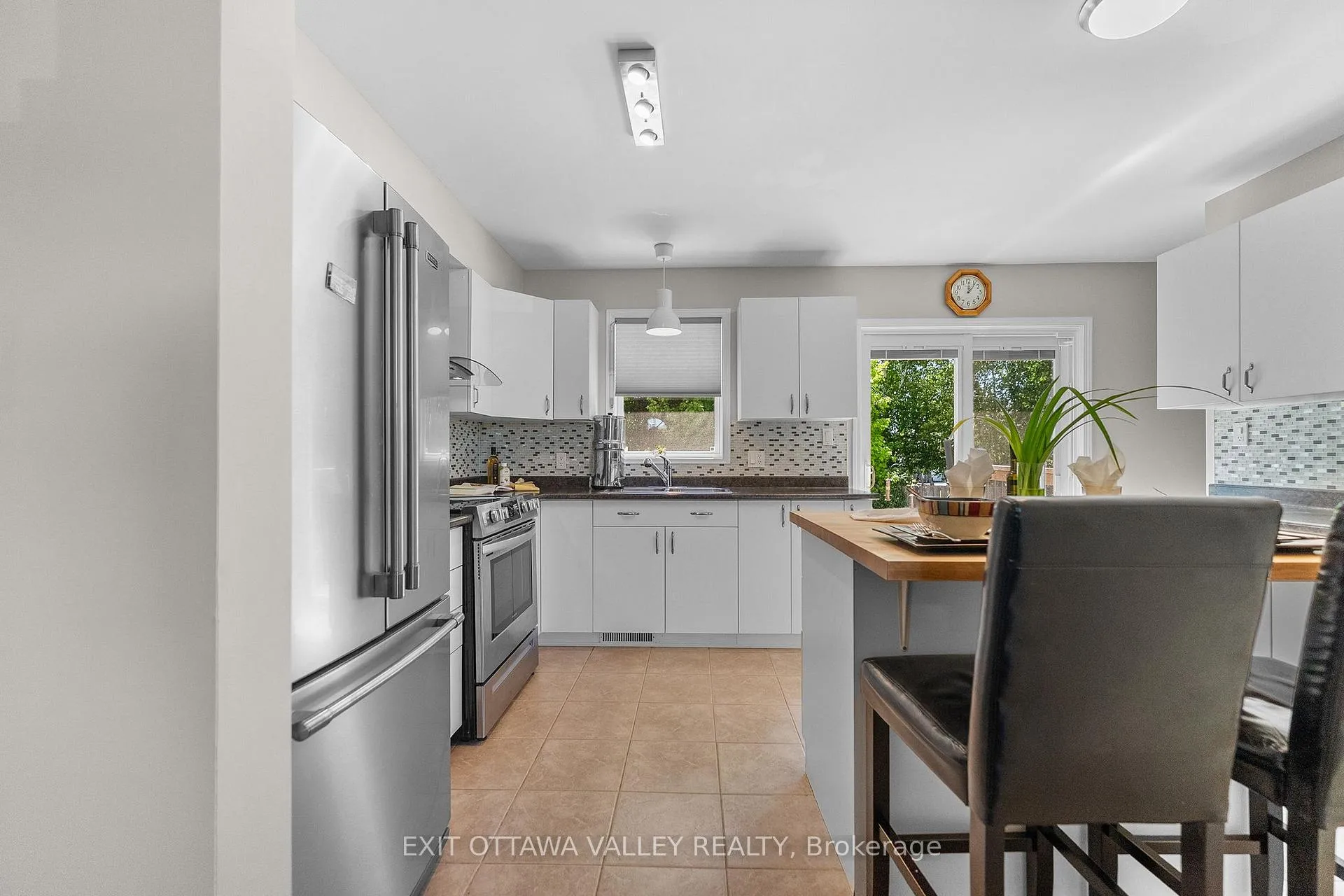 Photo 11 of 19 Vera Crescent, Whitewater Region, Beachburg — HOMEH