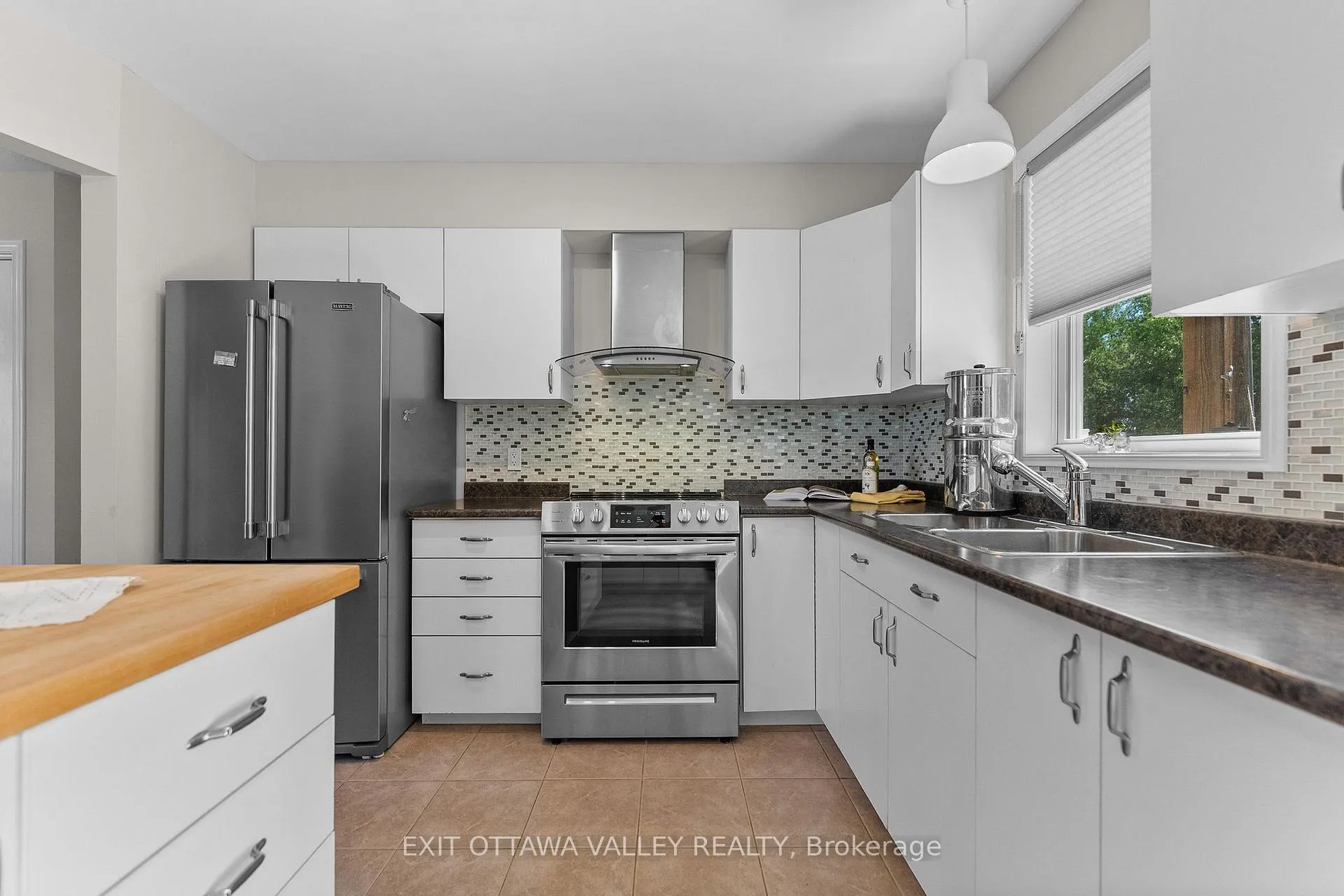 Photo 14 of 19 Vera Crescent, Whitewater Region, Beachburg — HOMEH