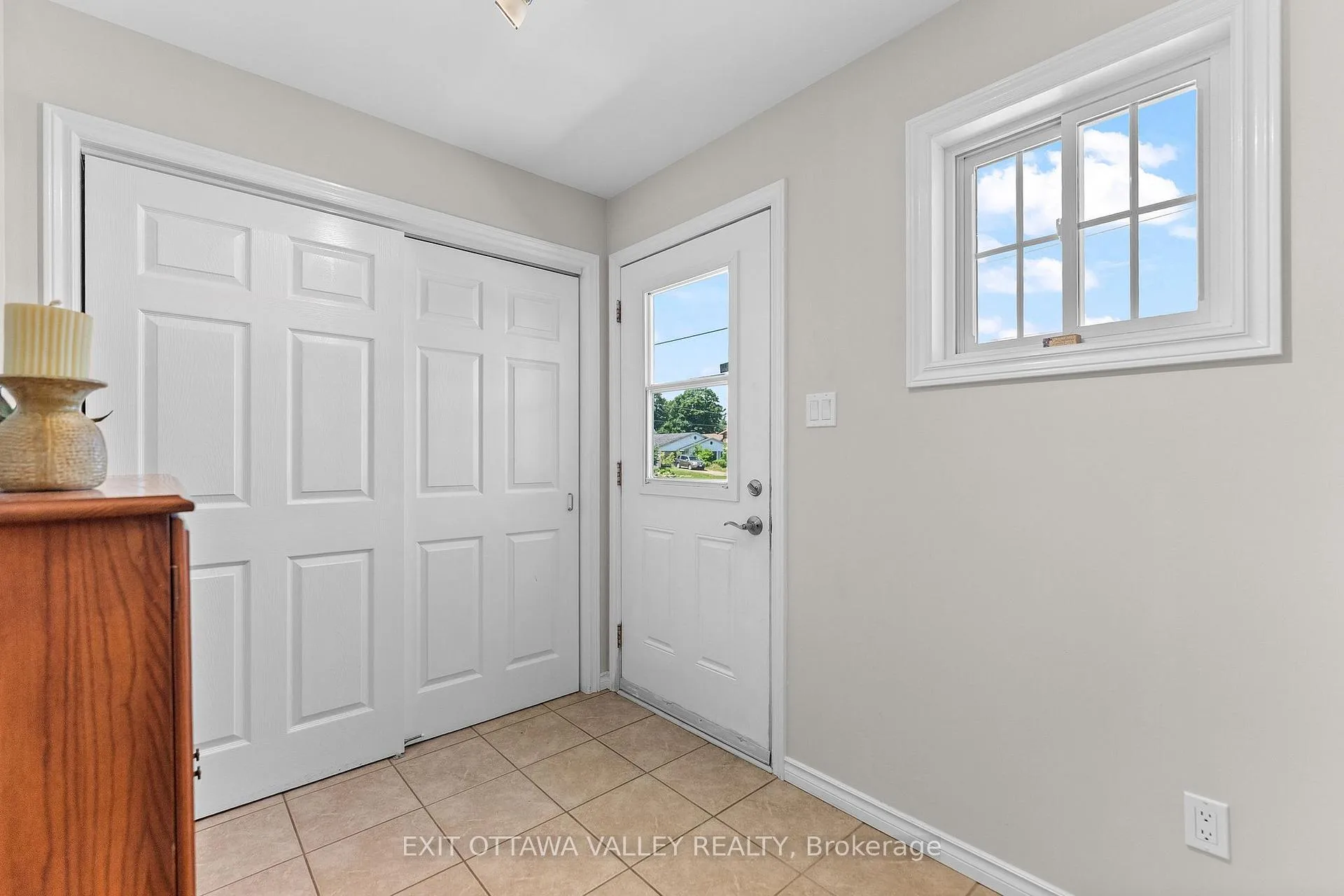 Photo 15 of 19 Vera Crescent, Whitewater Region, Beachburg — HOMEH