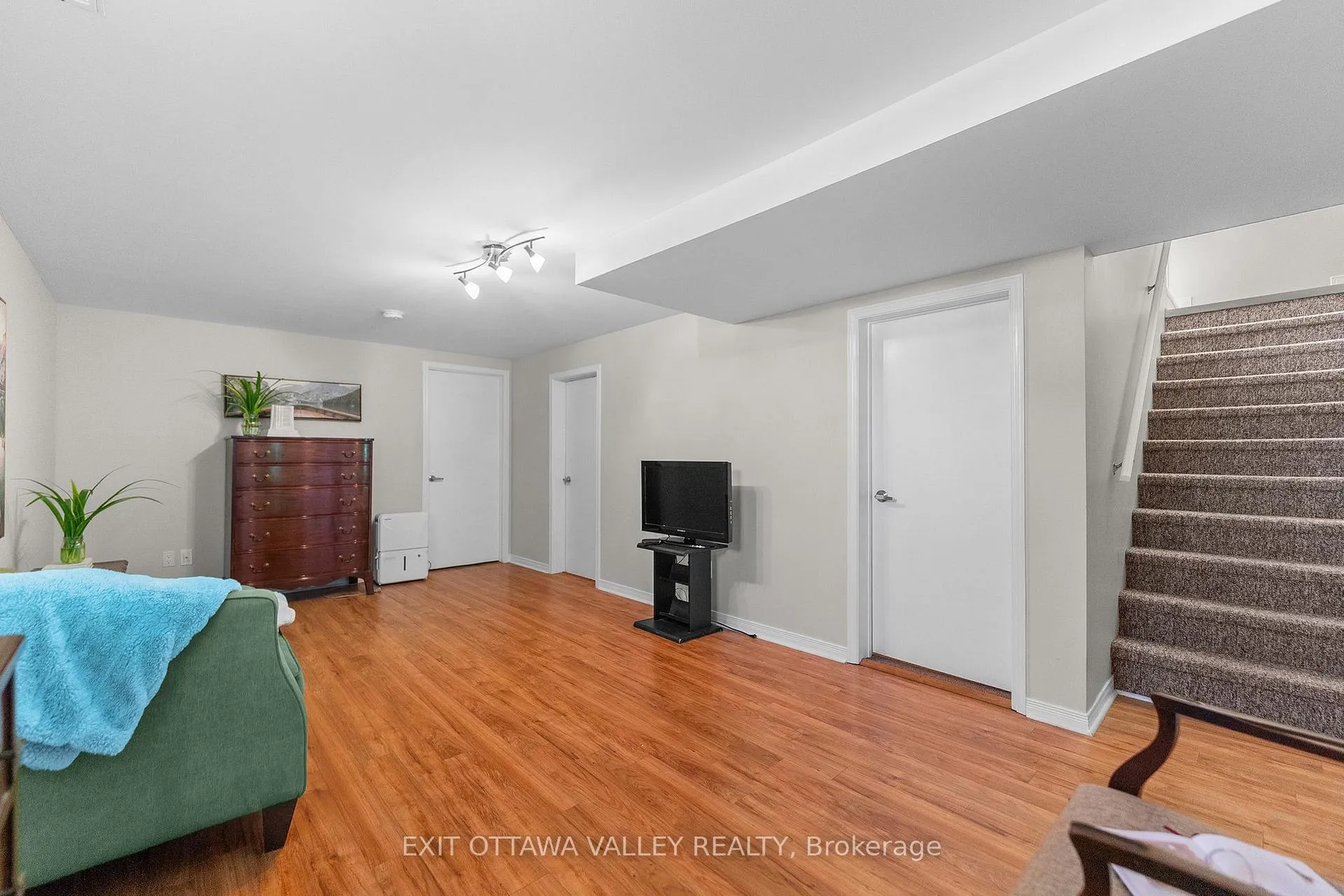 Photo 19 of 19 Vera Crescent, Whitewater Region, Beachburg — HOMEH