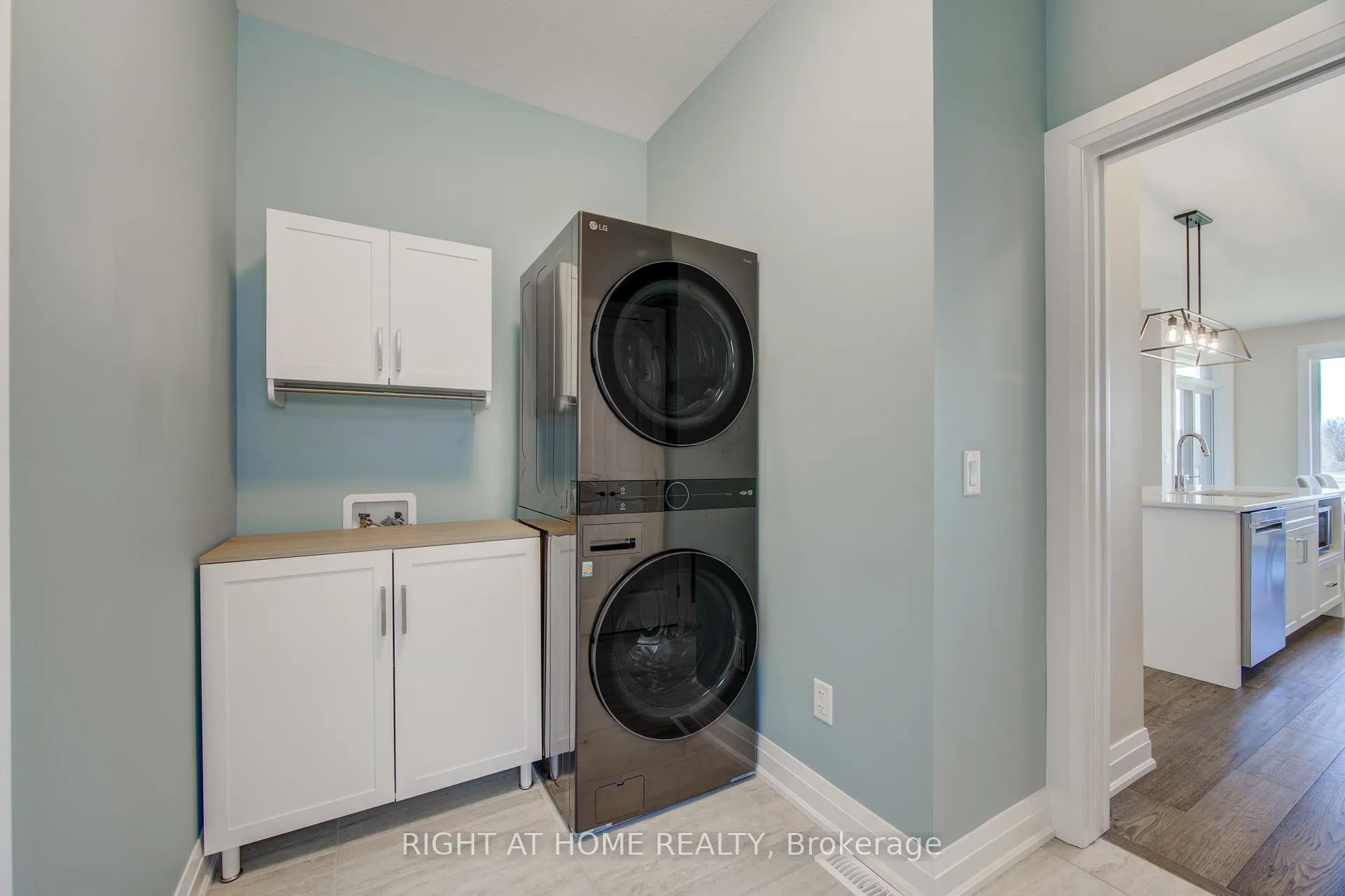 Photo 21 of 2043 Lockwood Crescent, Strathroy-Caradoc, Mount Brydges — HOMEH