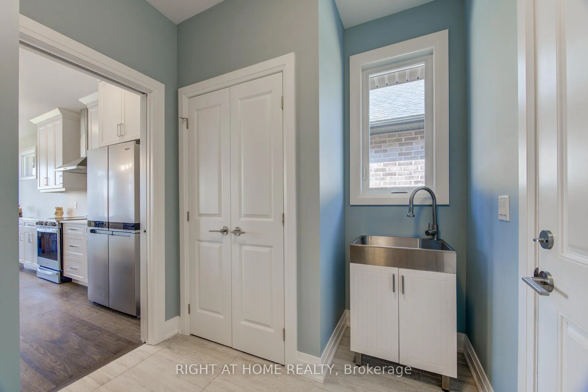 Photo 22 of 2043 Lockwood Crescent, Strathroy-Caradoc, Mount Brydges — HOMEH