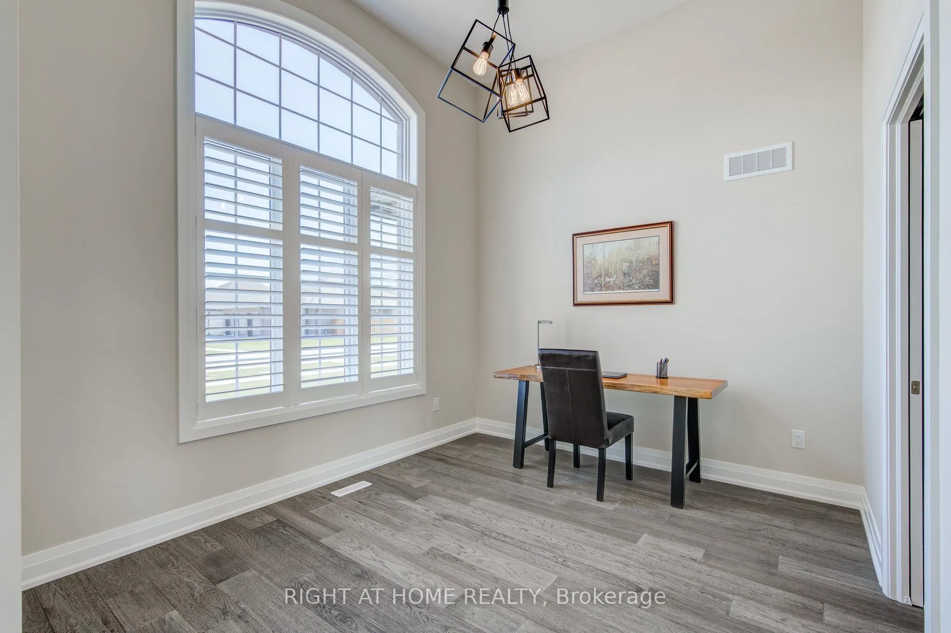 Photo 23 of 2043 Lockwood Crescent, Strathroy-Caradoc, Mount Brydges — HOMEH