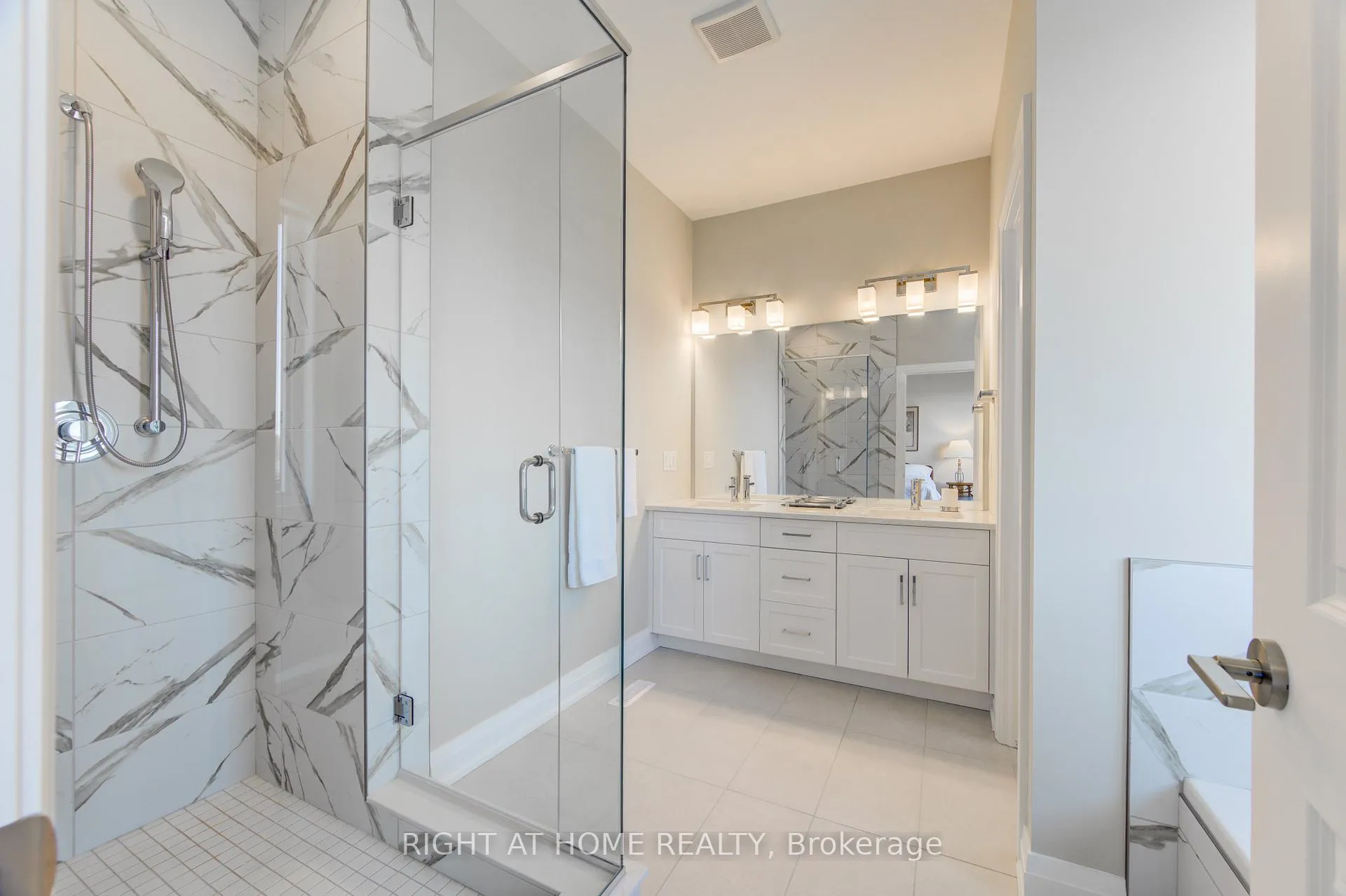 Photo 27 of 2043 Lockwood Crescent, Strathroy-Caradoc, Mount Brydges — HOMEH