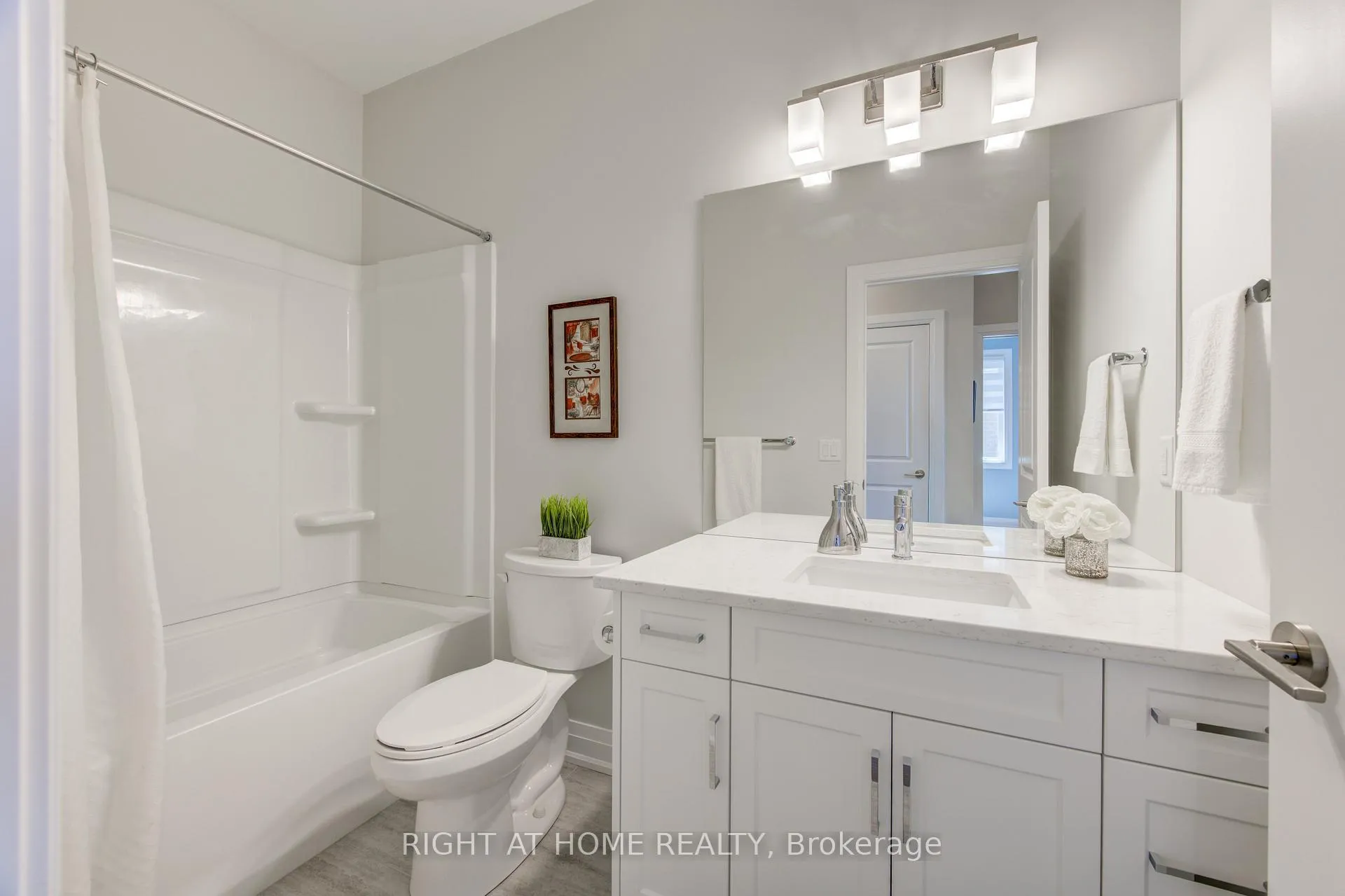 Photo 32 of 2043 Lockwood Crescent, Strathroy-Caradoc, Mount Brydges — HOMEH