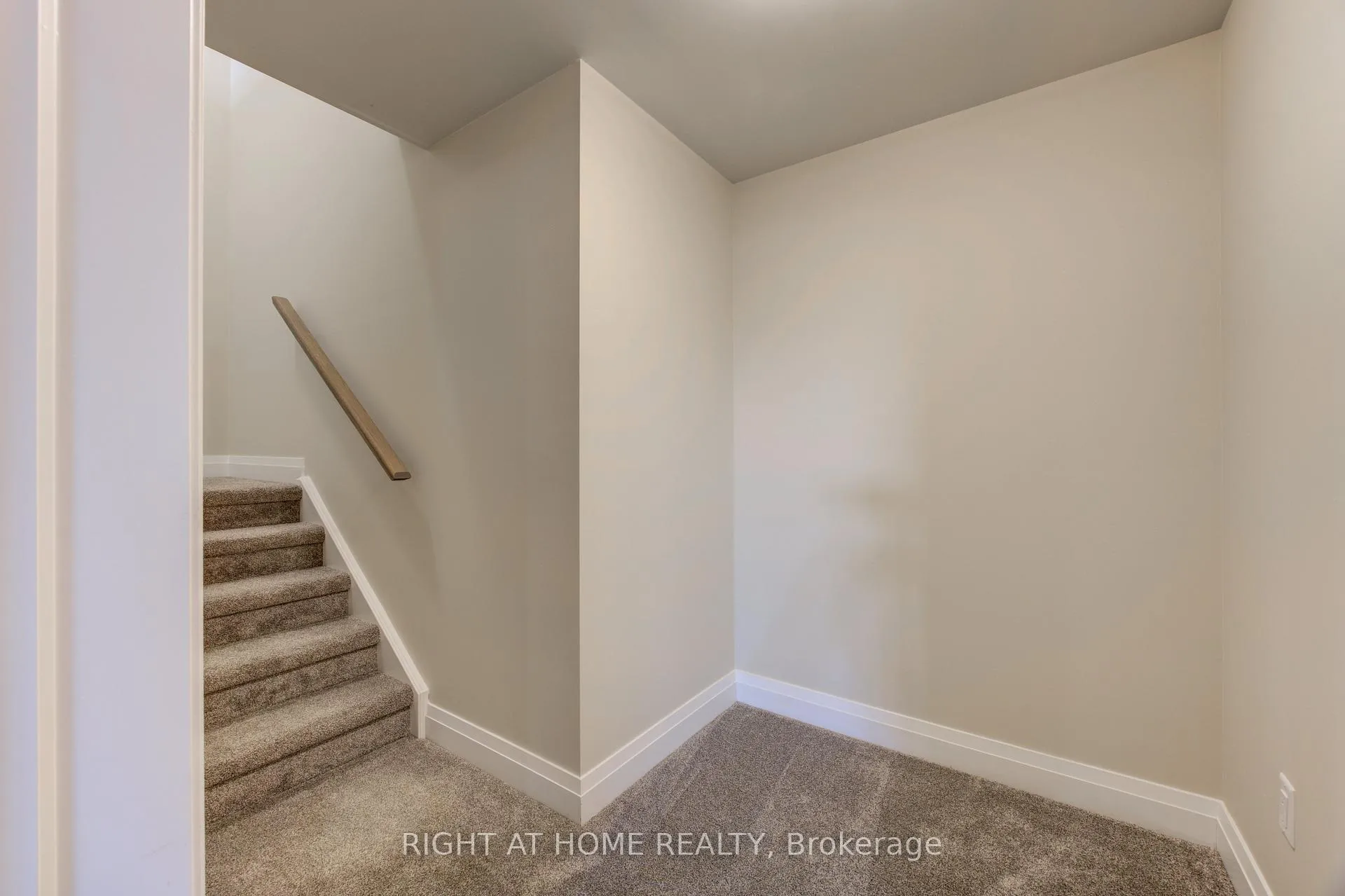 Photo 33 of 2043 Lockwood Crescent, Strathroy-Caradoc, Mount Brydges — HOMEH