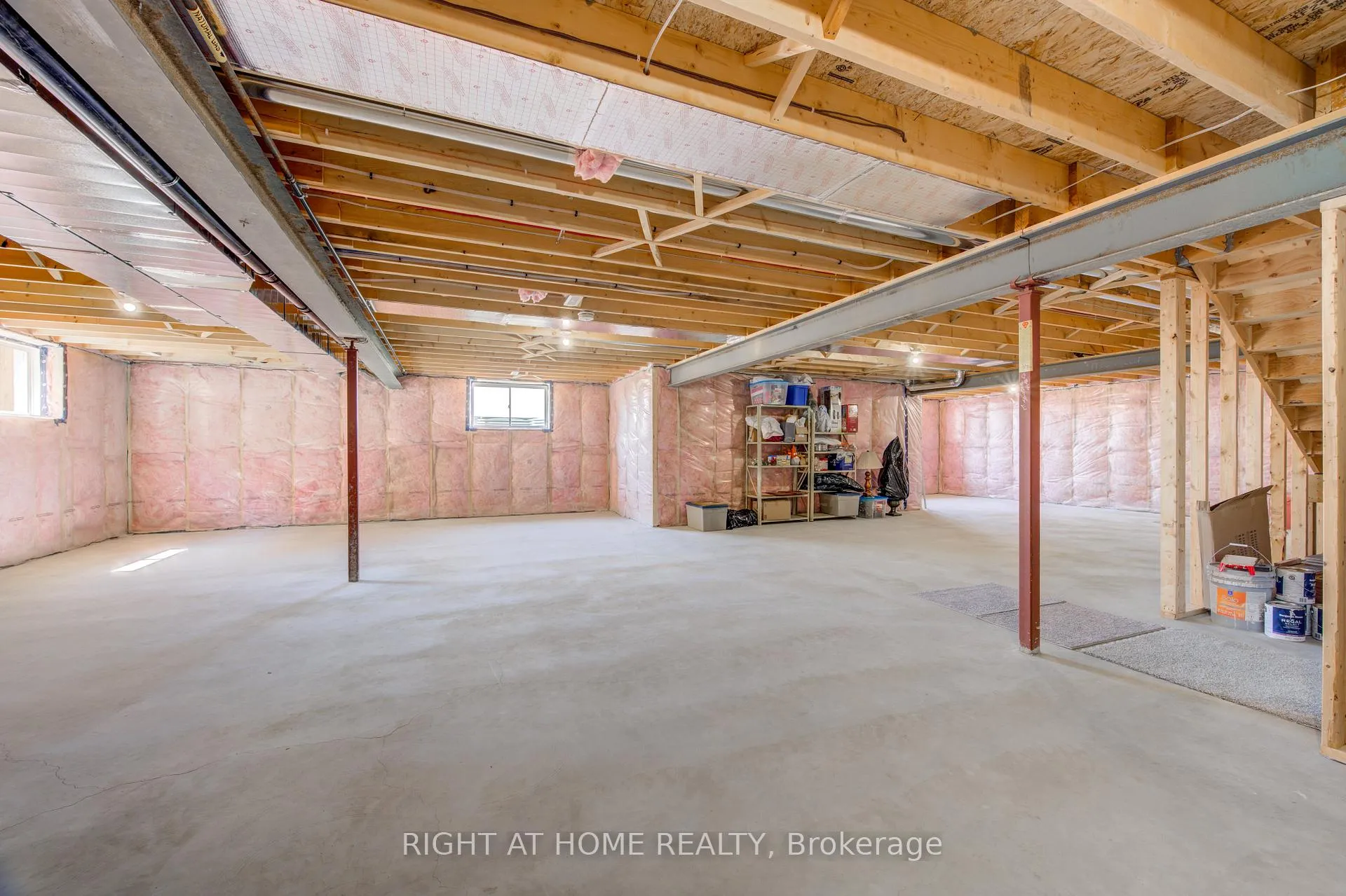 Photo 35 of 2043 Lockwood Crescent, Strathroy-Caradoc, Mount Brydges — HOMEH
