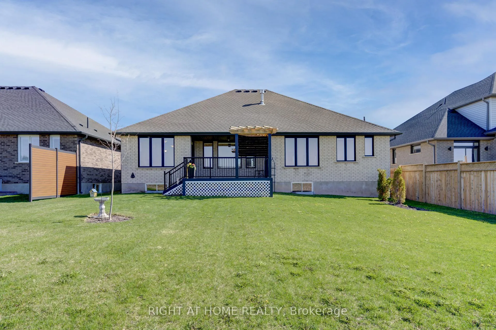 Photo 38 of 2043 Lockwood Crescent, Strathroy-Caradoc, Mount Brydges — HOMEH