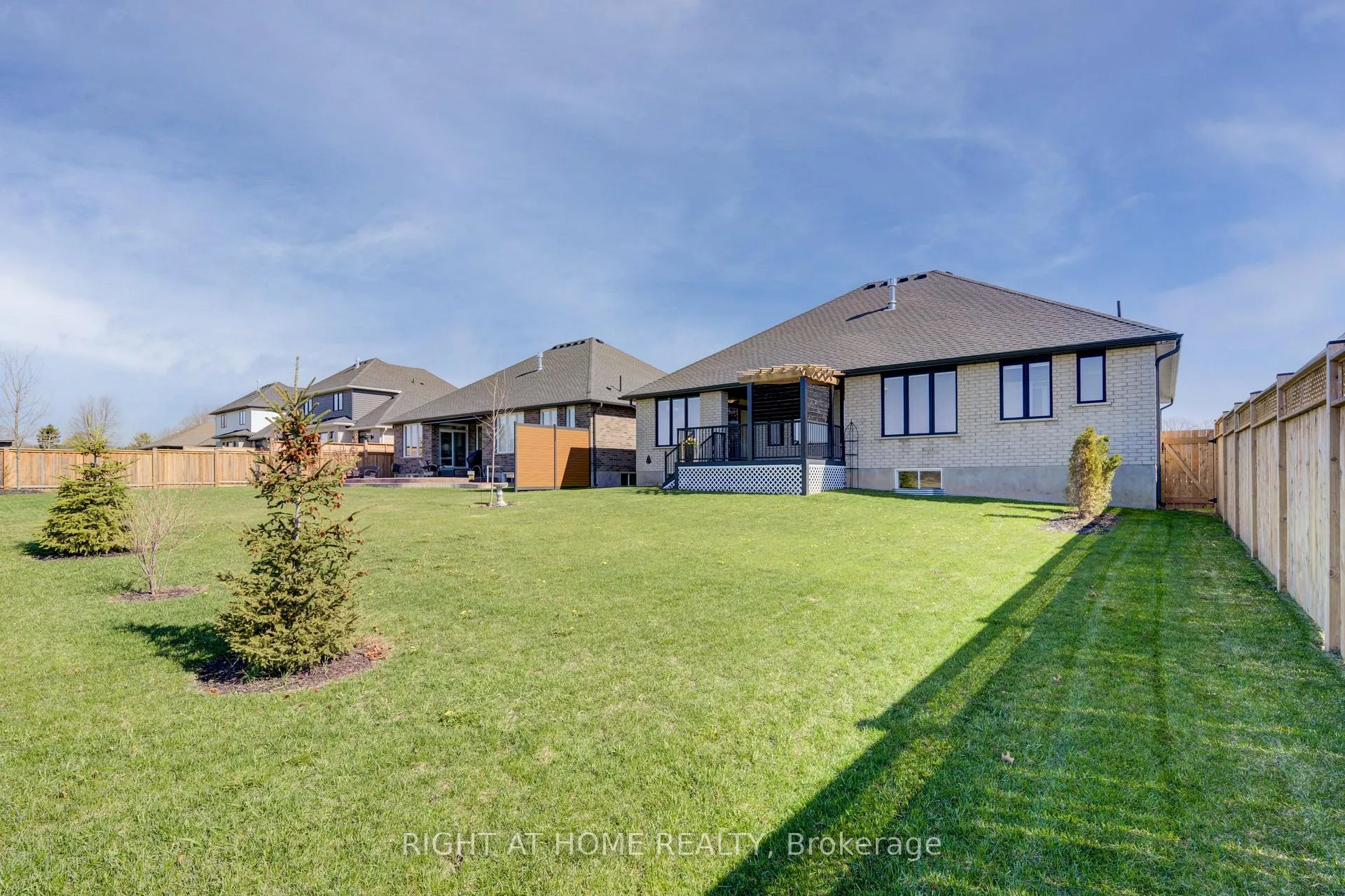 Photo 39 of 2043 Lockwood Crescent, Strathroy-Caradoc, Mount Brydges — HOMEH