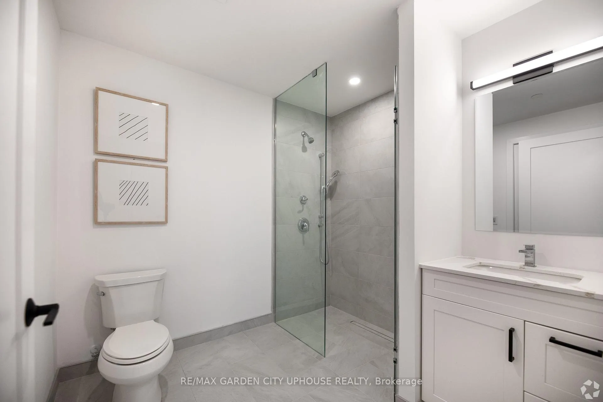 Photo 7 of Unit 801, 57 Carlisle Street, St. Catharines, Downtown — HOMEH