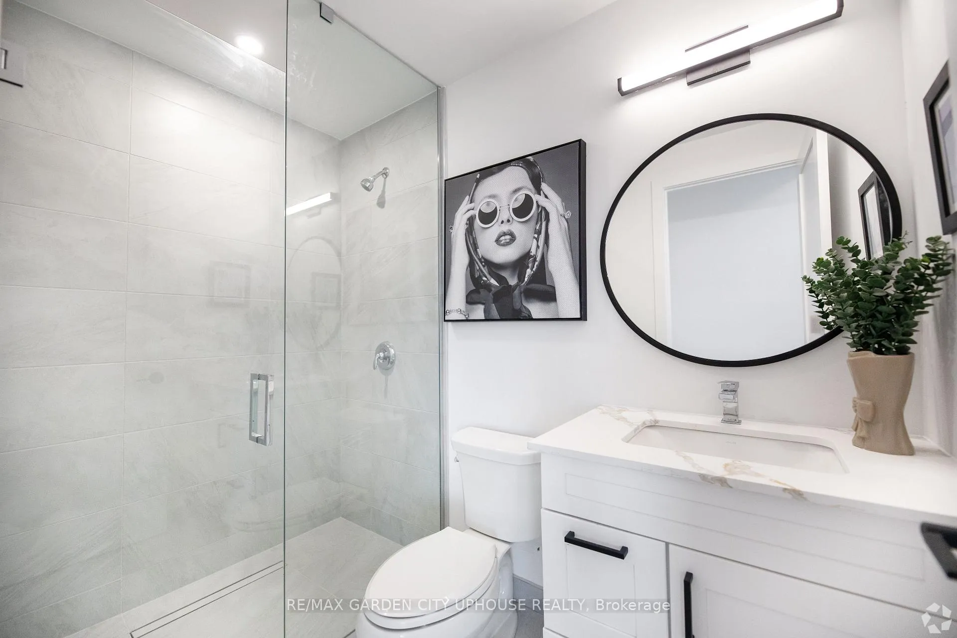 Photo 9 of Unit 801, 57 Carlisle Street, St. Catharines, Downtown — HOMEH