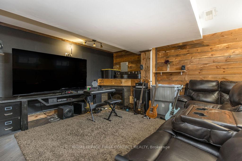 Photo 23 of 25 Truax Crescent, Essa, Angus — HOMEH