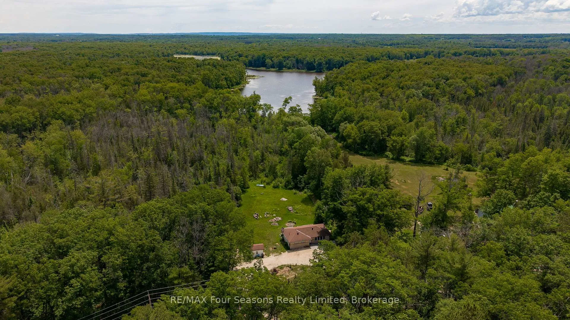 Photo 1 of 2133 Klondike Park Road, Wasaga Beach — HOMEH