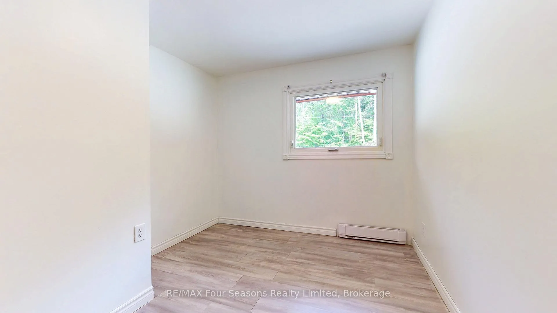 Photo 19 of 2133 Klondike Park Road, Wasaga Beach — HOMEH
