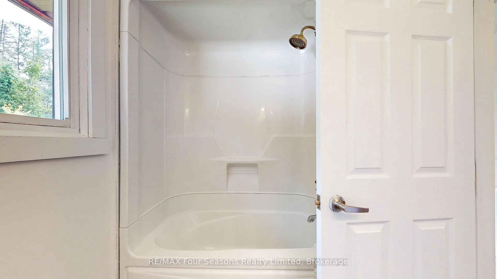 Photo 28 of 2133 Klondike Park Road, Wasaga Beach — HOMEH