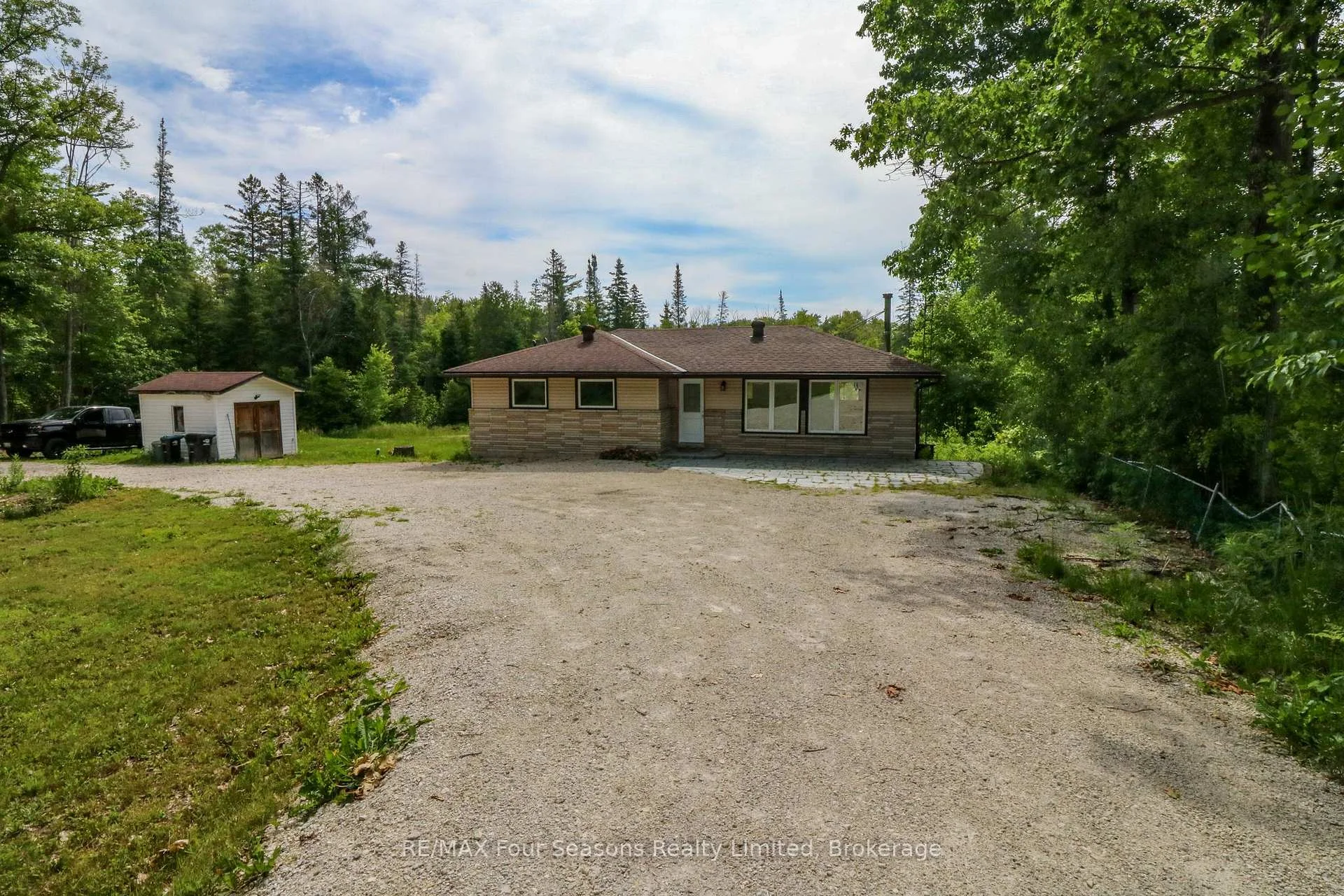 Photo 6 of 2133 Klondike Park Road, Wasaga Beach — HOMEH