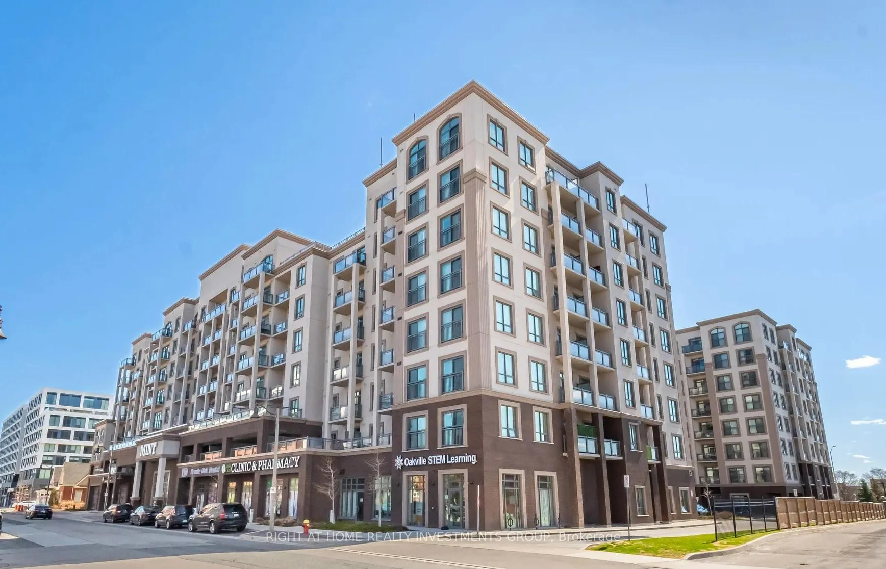 Front of Unit 621, 2486 Old Bronte Road