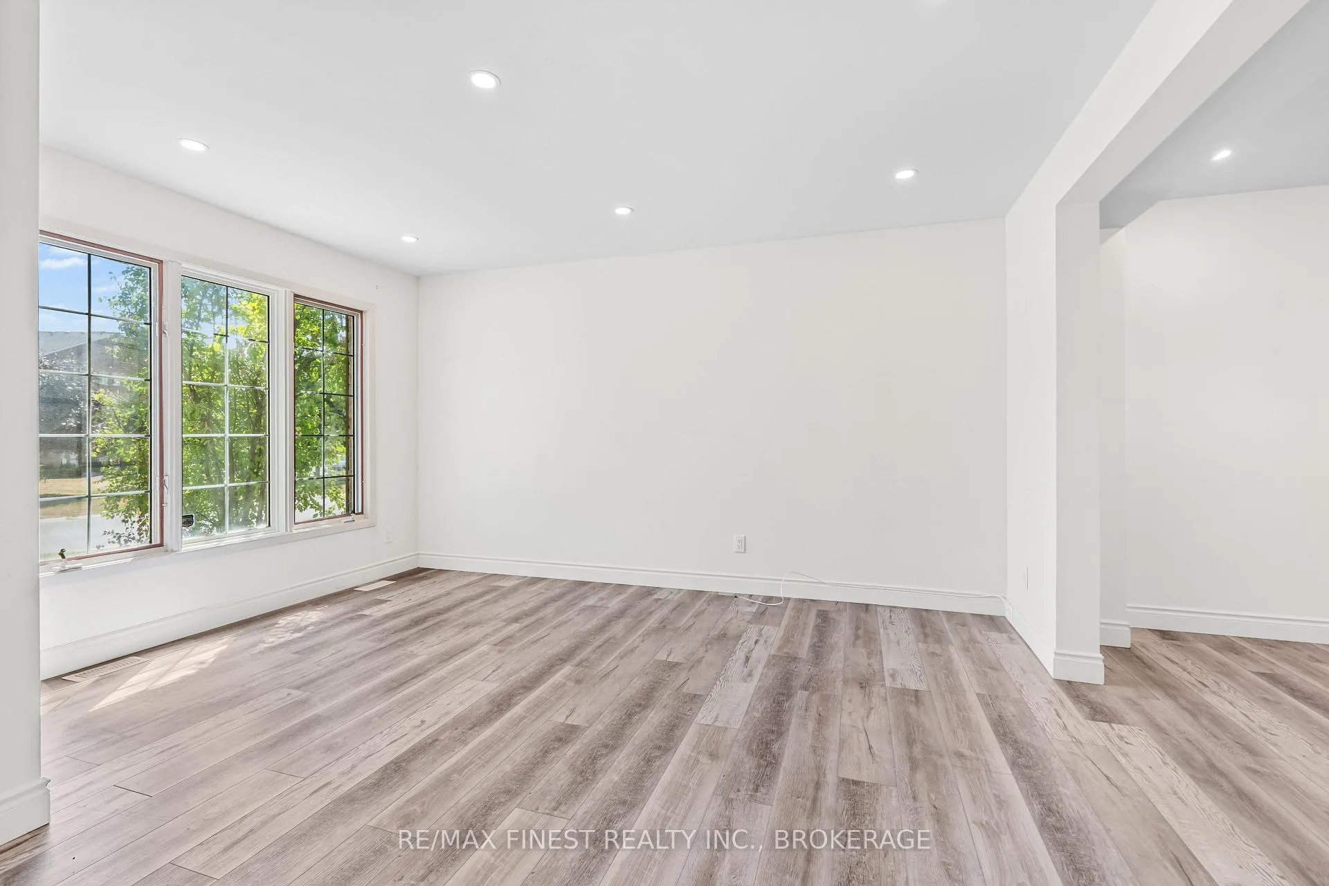 Photo 7 of 347 Kingsdale Avenue, Kingston, East Gardiners Rd — HOMEH