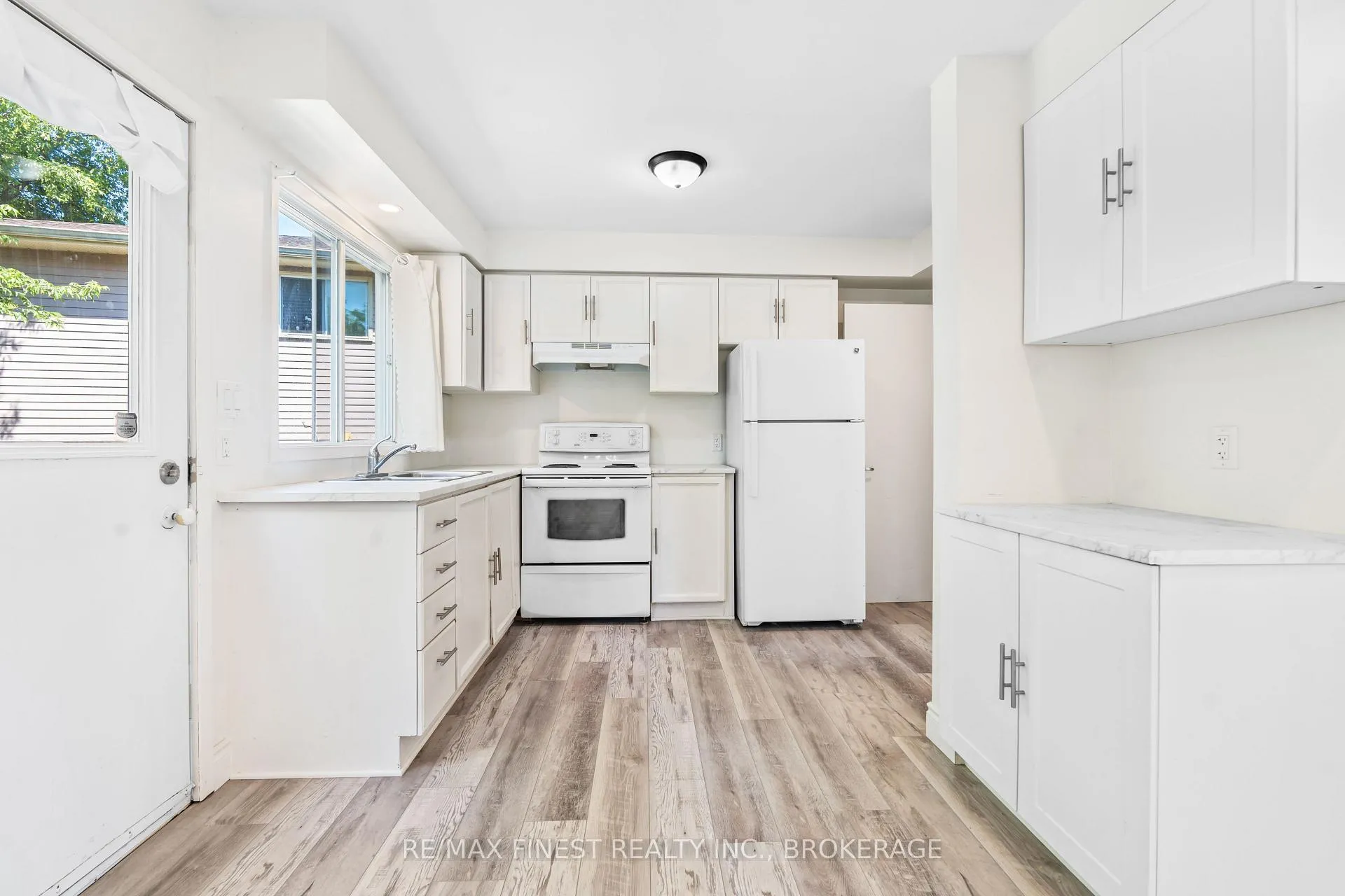 Photo 13 of 347 Kingsdale Avenue, Kingston, East Gardiners Rd — HOMEH