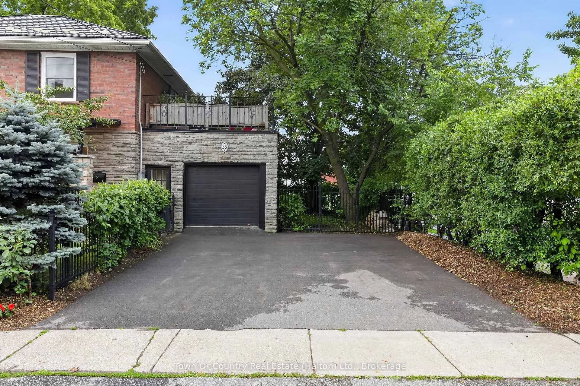 Photo 3 of 36 Willow Street N, Halton Hills, Acton — HOMEH