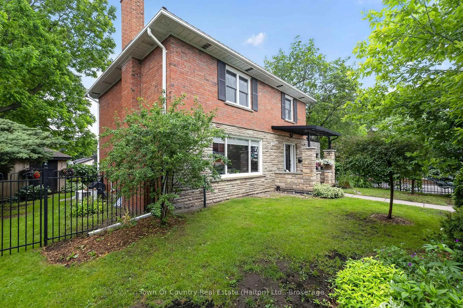 Photo 4 of 36 Willow Street N, Halton Hills, Acton — HOMEH