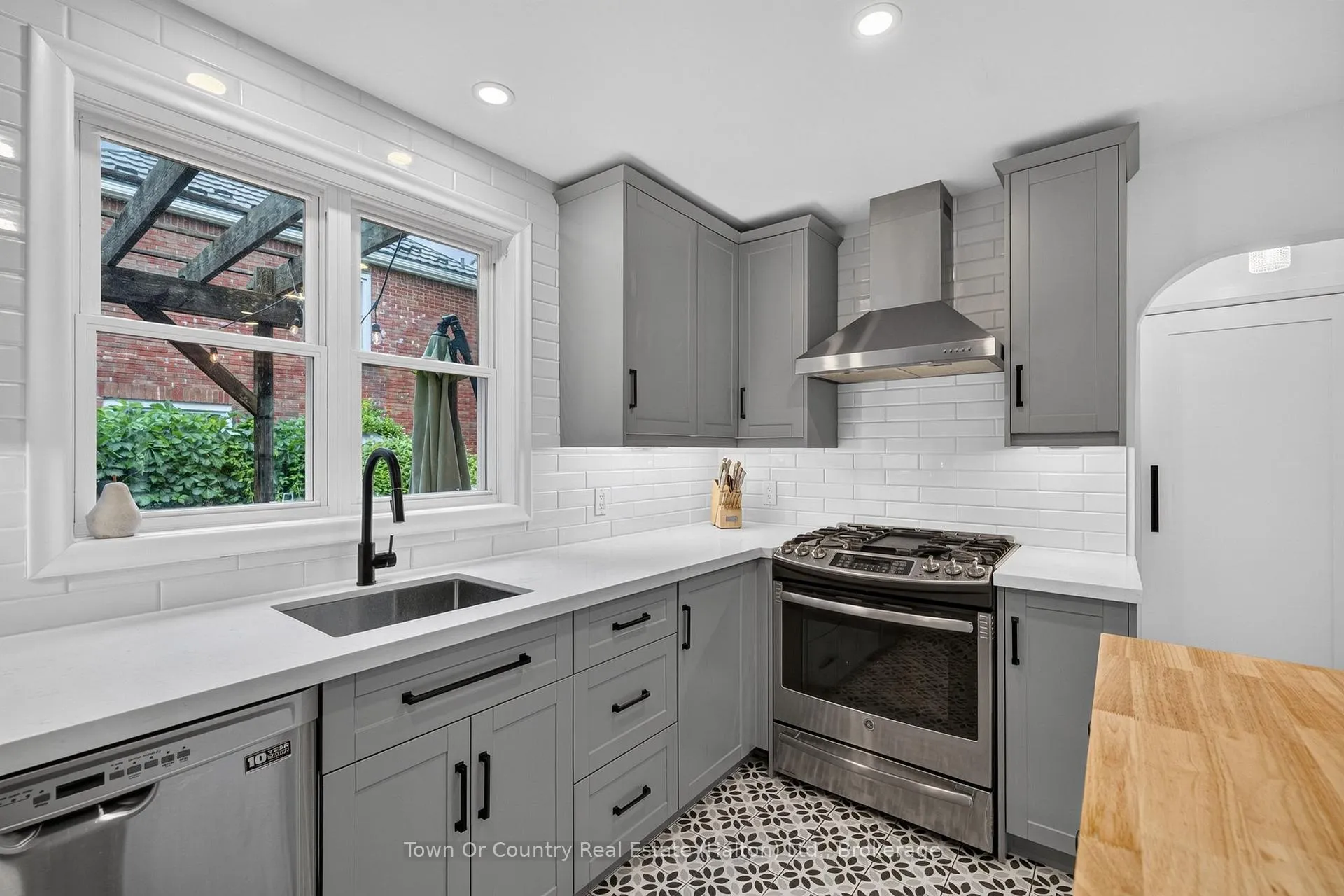 Photo 18 of 36 Willow Street N, Halton Hills, Acton — HOMEH