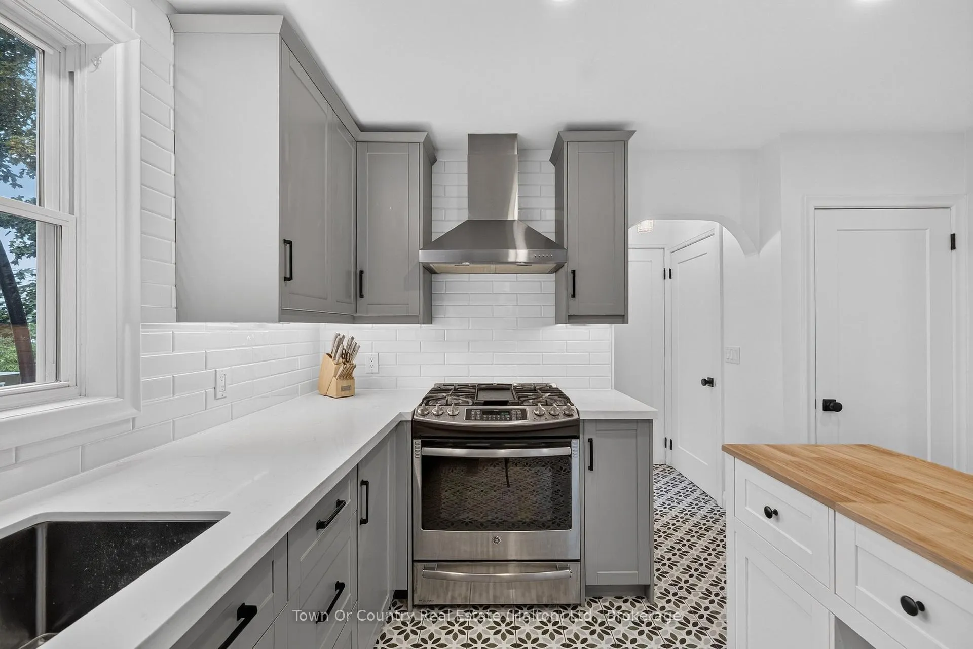 Photo 19 of 36 Willow Street N, Halton Hills, Acton — HOMEH